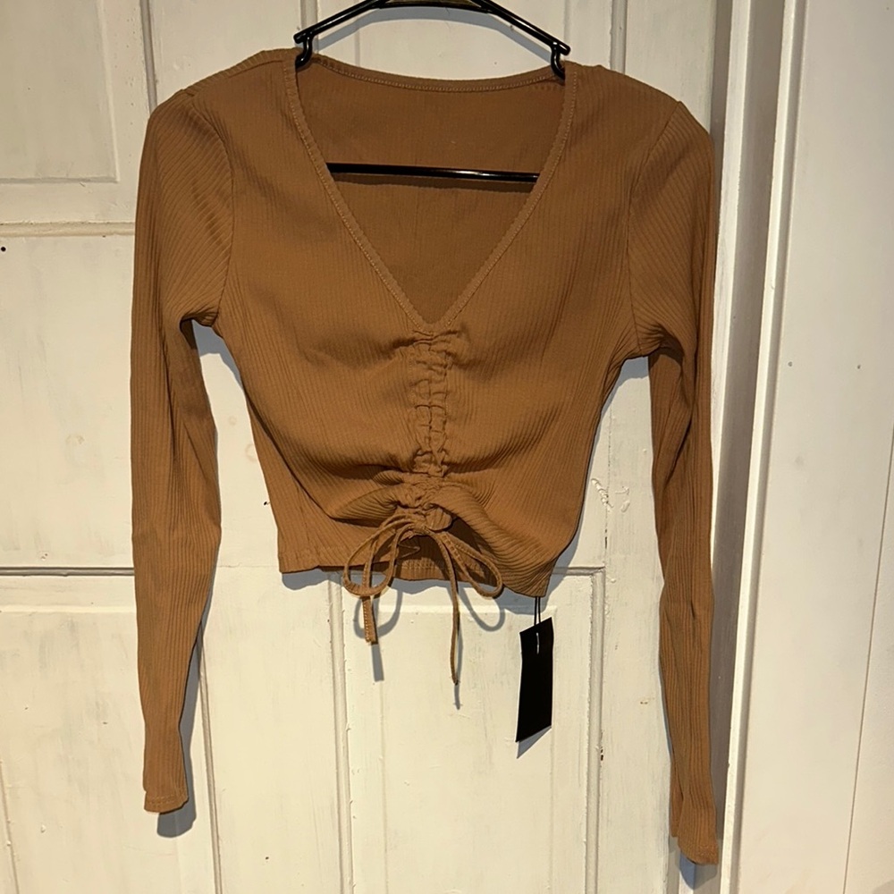 NVGTN lifestyle crop top. adjustable front to tie down or up.